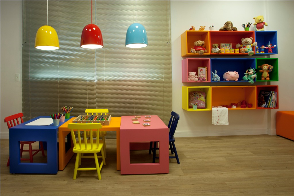 ferias-escolares-divertidas-pinte-moveis-junto-com-as-criancas-2